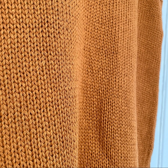 Knit V-neck Tank Top 🍂🍁 - Picture 3 of 4